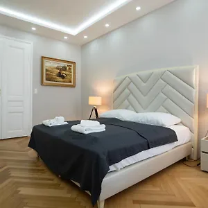  Apartment Charming 2-room With Balcony, 15 Min To Center Österreich