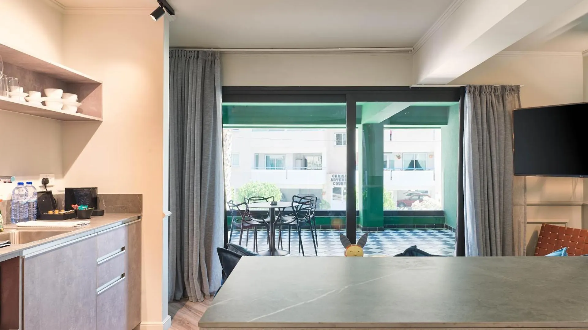 Liv The City Suites Adults Only Larnaca